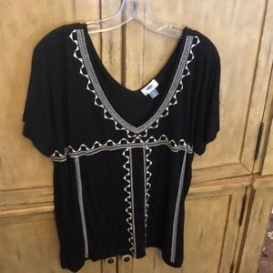 Old navy tribal black tee